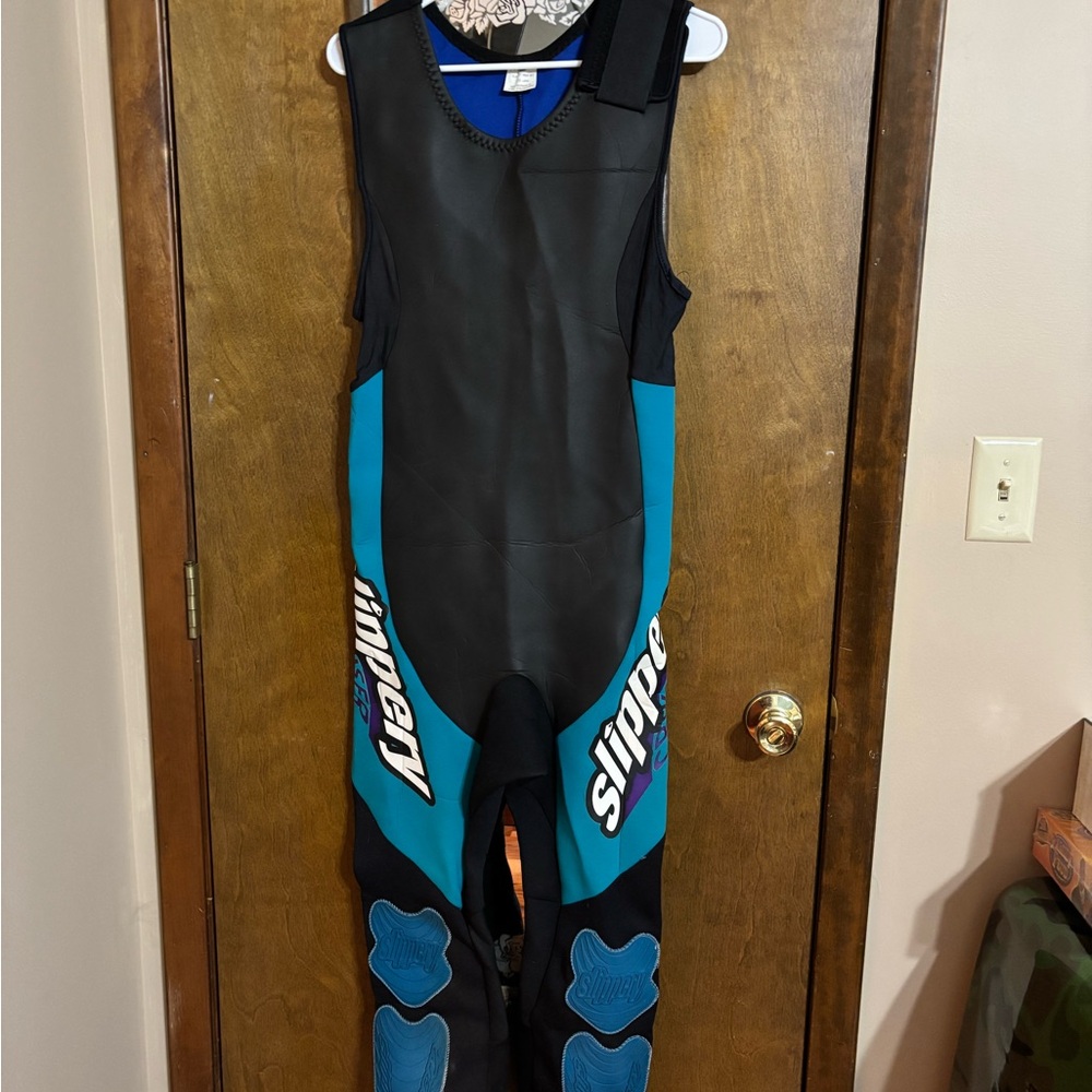 Black and Blue Rash Guard for Swim with Optimal Protection